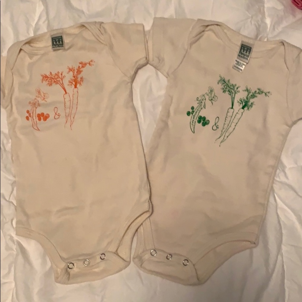 Peas & carrots organic onesies NWOT